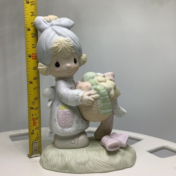 Precious Moments Be Not Weary in Well Doing 1979 Girl w/ Laundry Basket - Picture 8 of 8